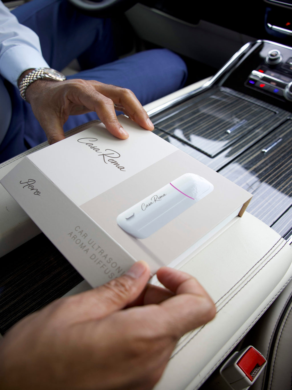 Aero - Ultrasonic Car diffuser with six beautiful fragrances