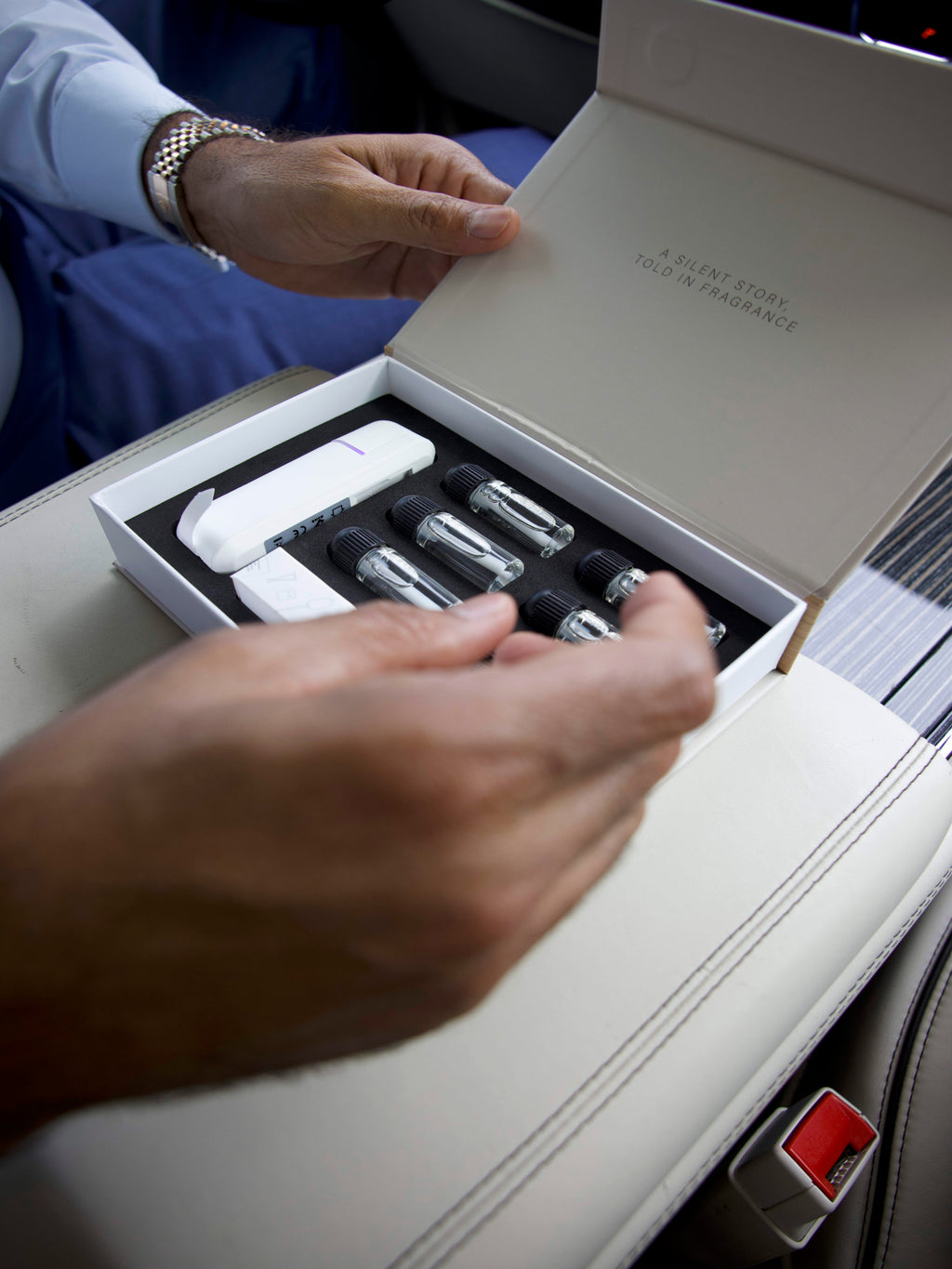 Aero - Ultrasonic Car diffuser with six beautiful fragrances